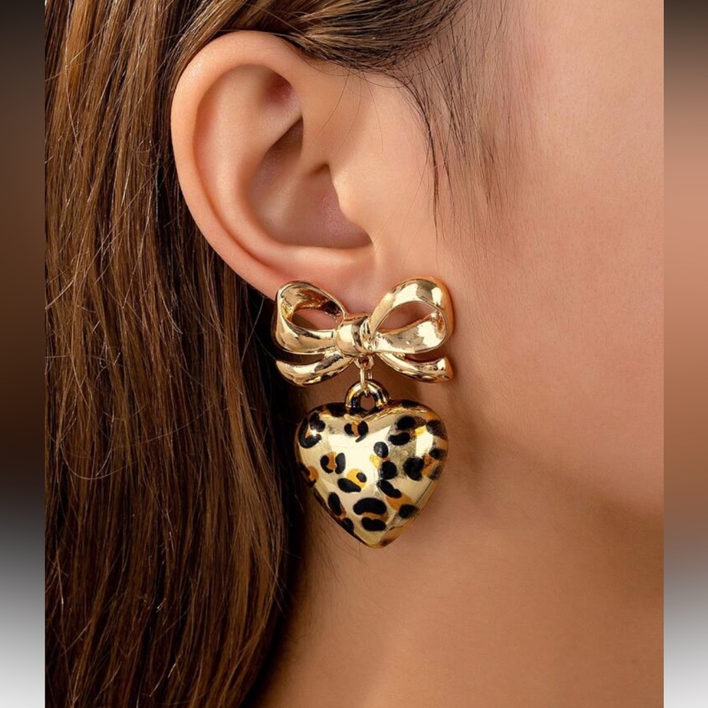 Coquette Glam Leopard Heart Pendant Earrings NEW 🏷️